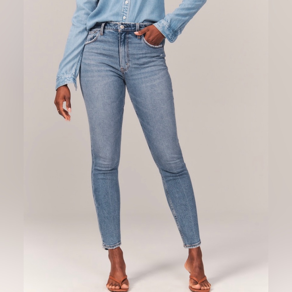 Abercrombie & Fitch Curve Love High Rise Skinny Jean
